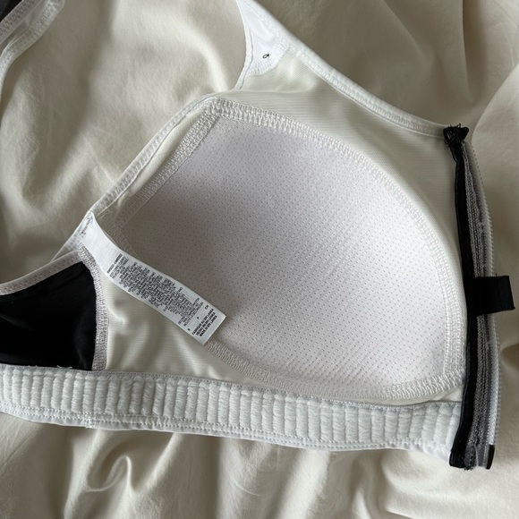 Nike front zip padded sports bra - Picture 11 of 12